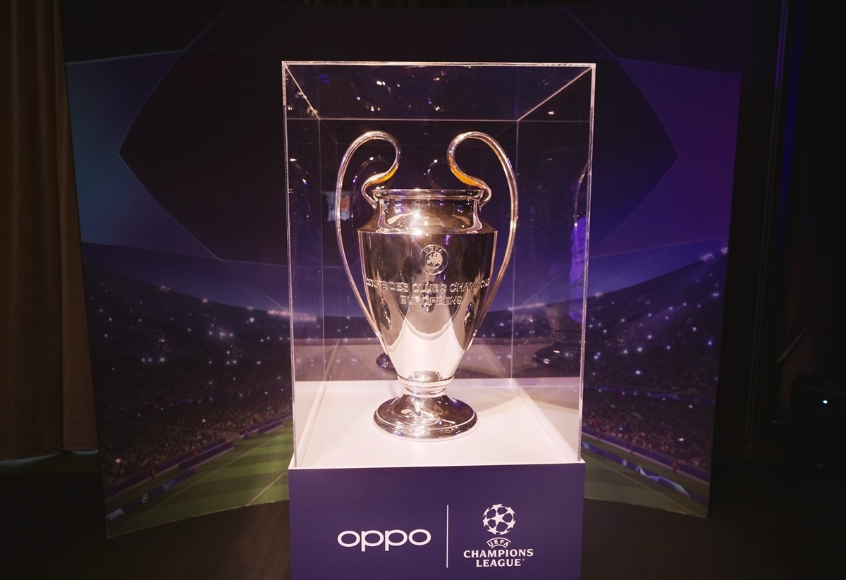 UEFA Şampiyonlar Ligi'ni kazanan takımın kaldıracağı kupa İstanbul'da sergilendi. Avrupa'nın...