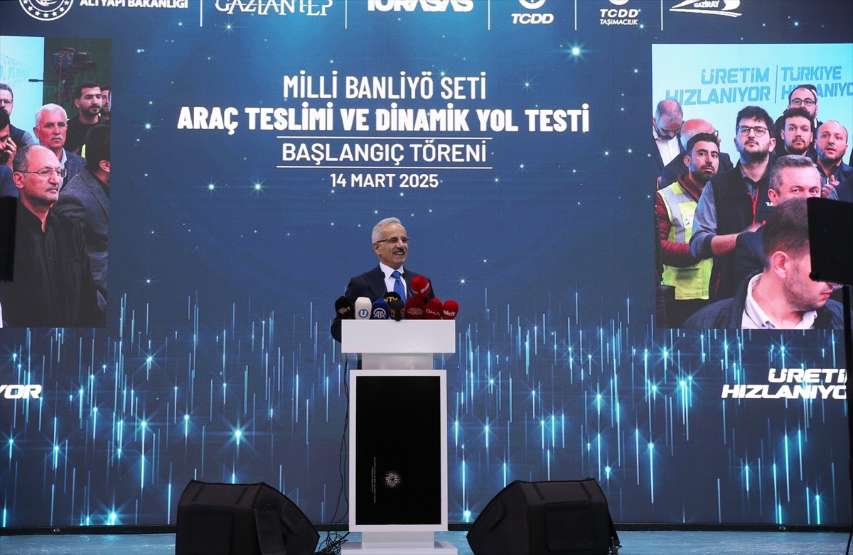 Ulaştırma ve Altyapı Bakanı Abdulkadir Uraloğlu, TCDD Gaziray Taşlıca Araç Bakım Merkezi'nde...