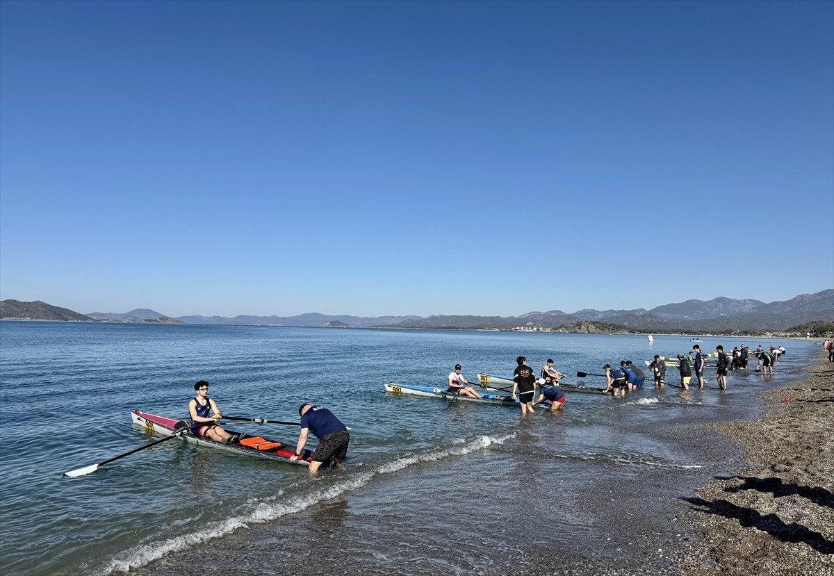 Uzun Mesafe Deniz Küreği Türkiye Kupası yarışları, Muğla'nın Fethiye ilçesinde başladı. Türkiye...