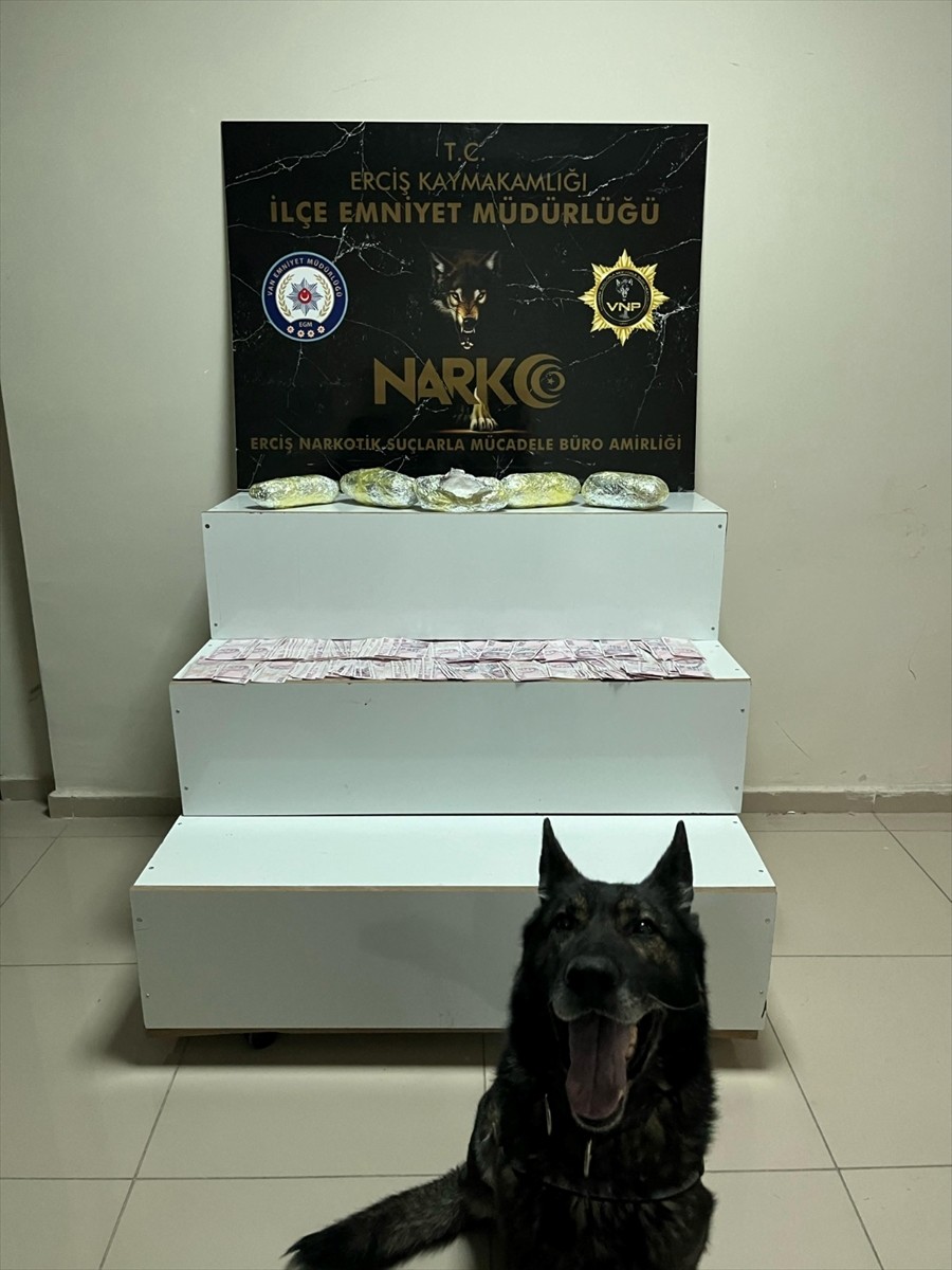 Van'da düzenlenen operasyonlarda 49 kilo 399 gram sentetik uyuşturucu ele geçirildi. 