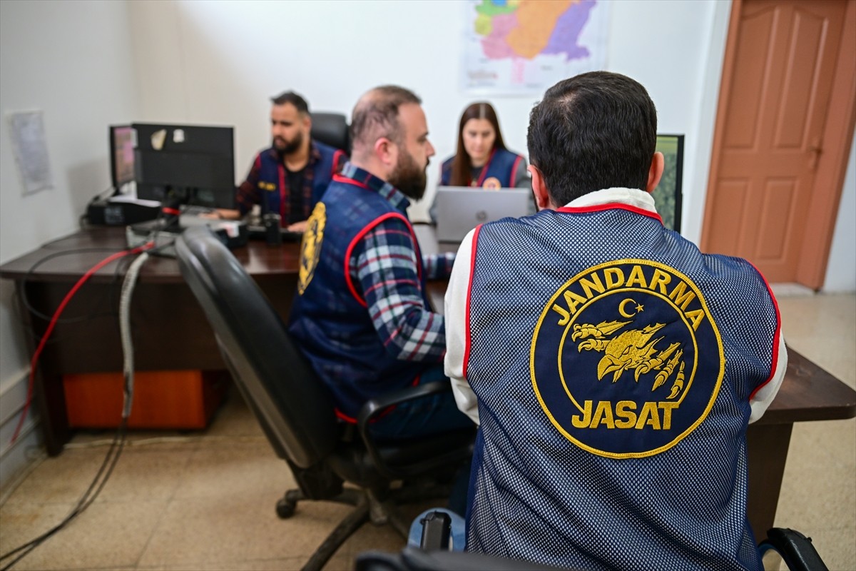 Van'da Jandarma Suç Araştırma Timi (JASAT) görevlileri, geçen yıl yürüttükleri özverili...