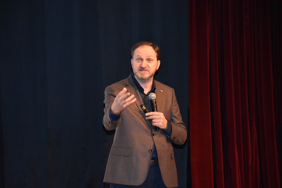 Yeşilay Genel Başkanı Mehmet Dinç (fotoğrafta), Trabzon Üniversitesi Kariyer Merkezi, Yeşilay...