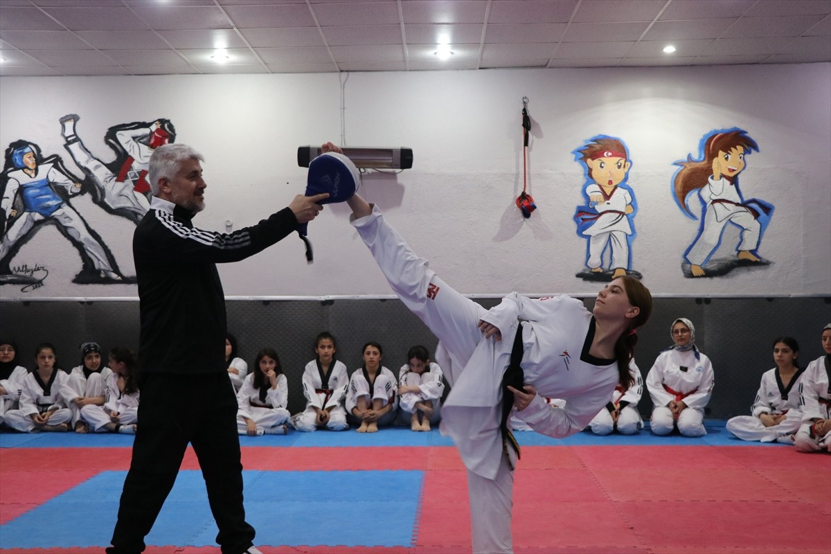 Yozgat'ın Sorgun ilçesinde yaşayan 50 yaşındaki emekli fen bilgisi öğretmeni Ahmet Turan Dinçer...