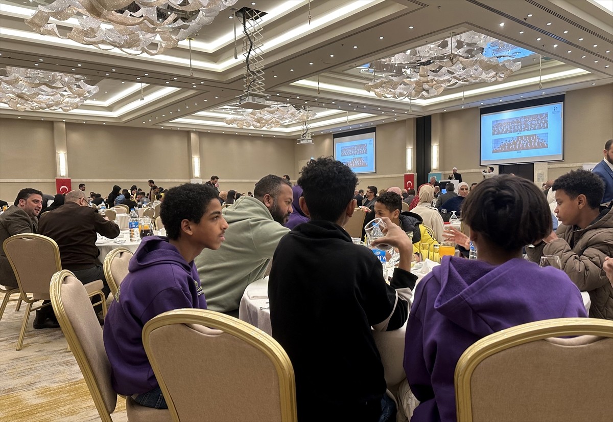 Yunus Emre Enstitüsü (YEE), Ürdün’ün başkenti Amman’da yetim çocuklar icin “Sevgi Sofrası” temalı...