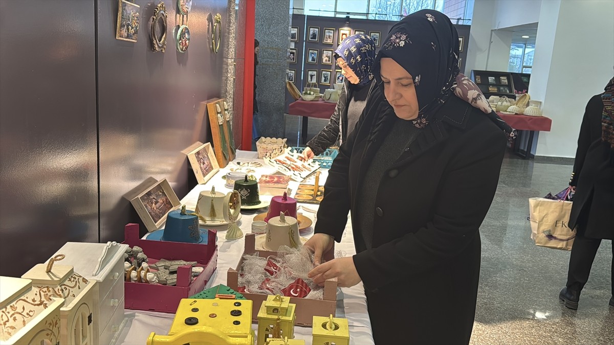 Zonguldak'ta gazi ve şehit yakınlarının yaptığı el emeği göz nuru ürünlerden oluşan sergi...