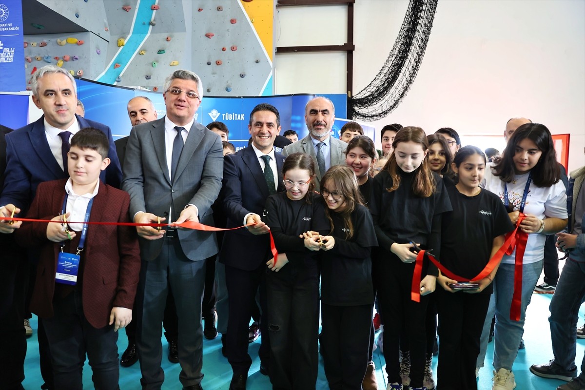 19. TÜBİTAK Ortaokul Öğrencileri Araştırma Projeleri Bölge Yarışması Samsun'da sergi açılışıyla...