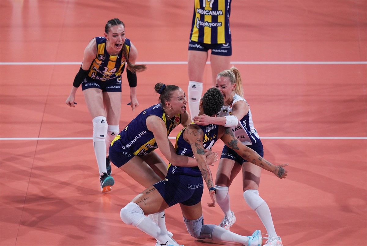 2025 Kadınlar AXA Sigorta Kupa Voley final maçında Fenerbahçe Medicana ile Eczacıbaşı Dynavit...