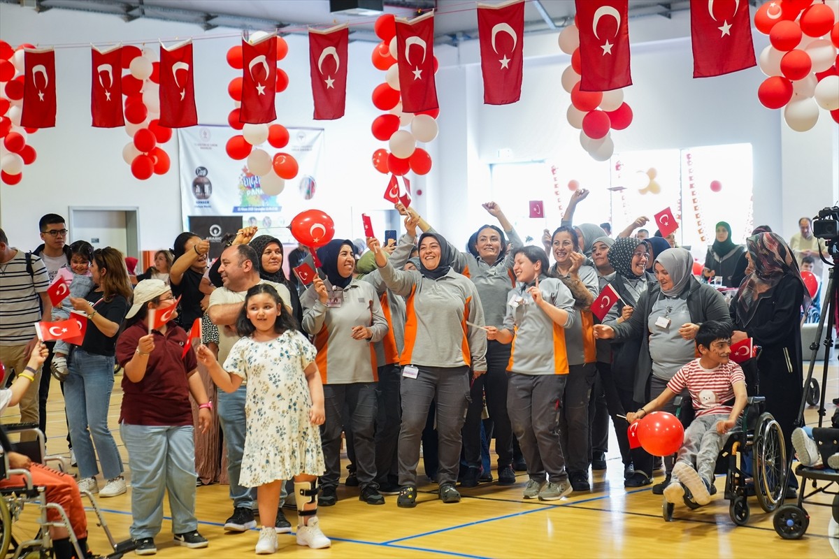 23 Nisan Ulusal Egemenlik ve Çocuk Bayramı dolayısıyla, Bilkent Şehir Hastanesi'nde tedavi gören...