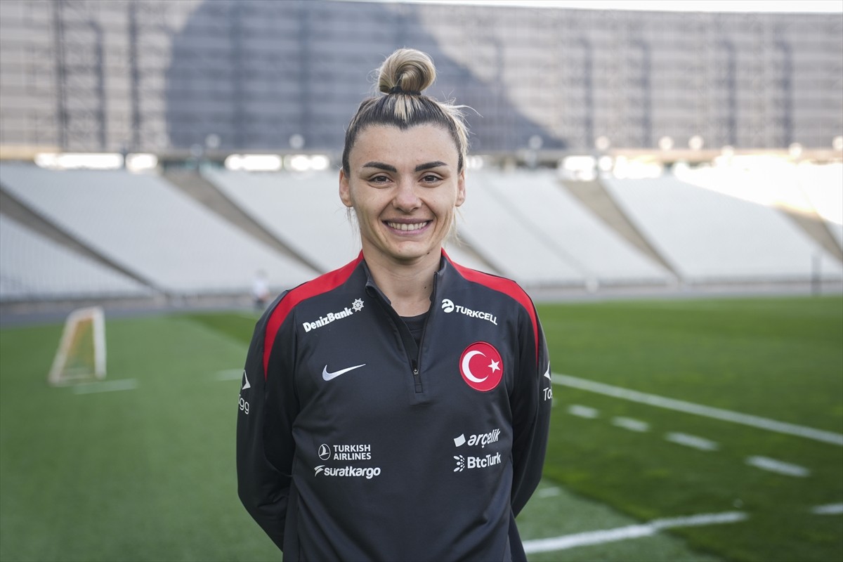 A Milli Kadın Futbol Takımı kalecisi Selda Akgöz, AA muhabirine açıklamalarda bulundu.