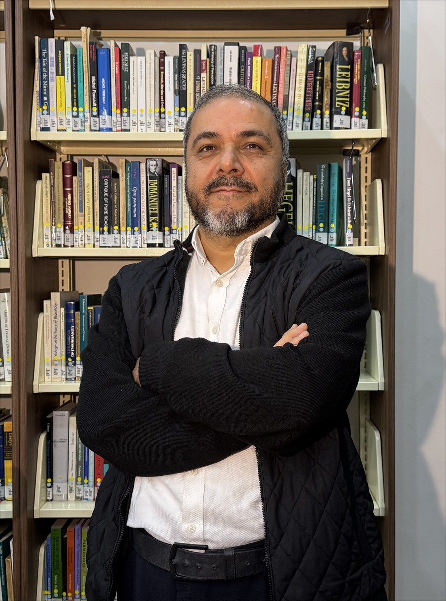 AA Kitap, uluslararası ilişkiler ve diplomasi alanında önemli bir boşluğu dolduran "Uluslararası...