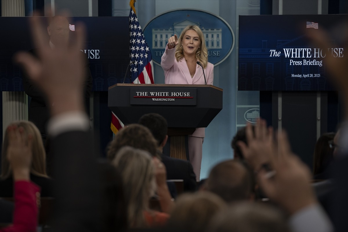 ABD'nin Washington kentinde bulunan Beyaz Saray'da basın toplantısı düzenlendi. Toplantıya Beyaz...