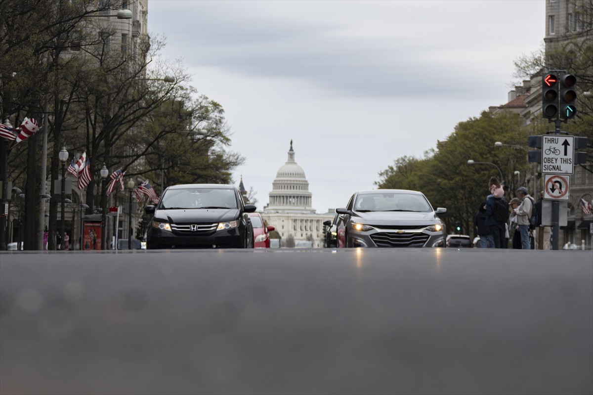 ABD Başkanı Donald Trump, yarından itibaren ABD'nin diğer ülkelere karşılıklı tarifeler...