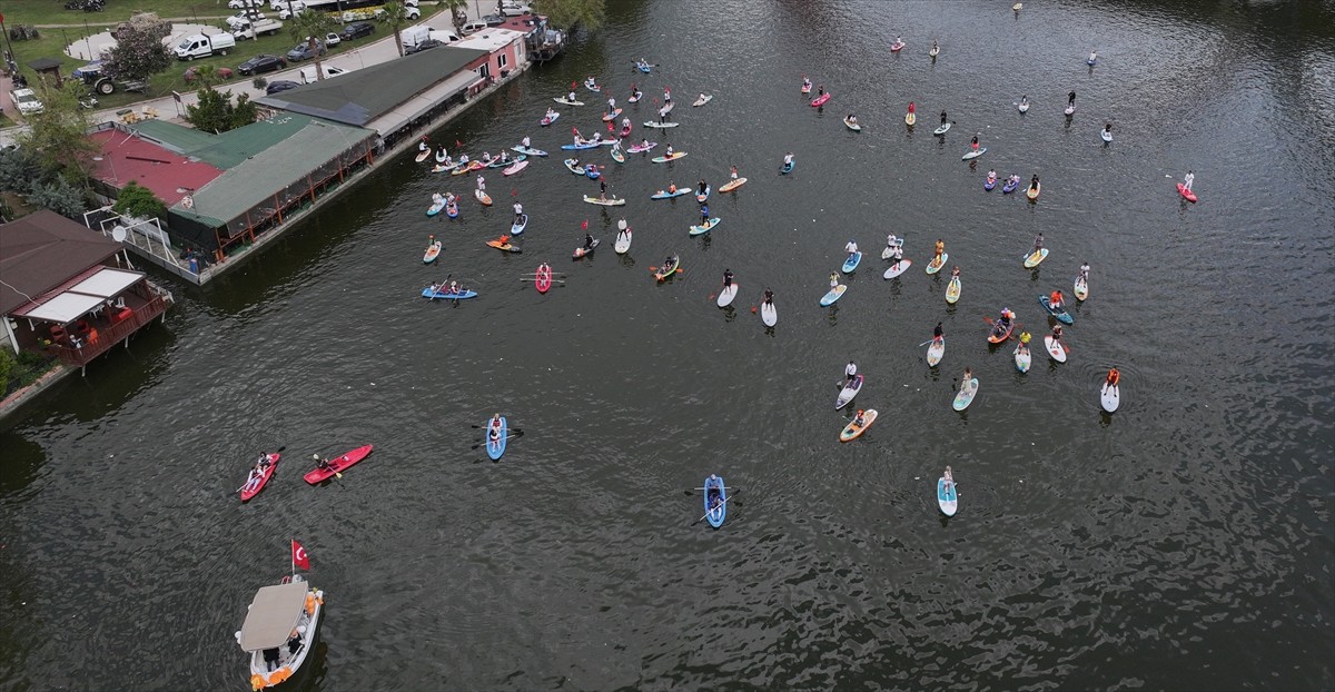 Adana'da 13. Uluslararası Portakal Çiçeği Karnavalı etkinlikleri kapsamında su korteji...