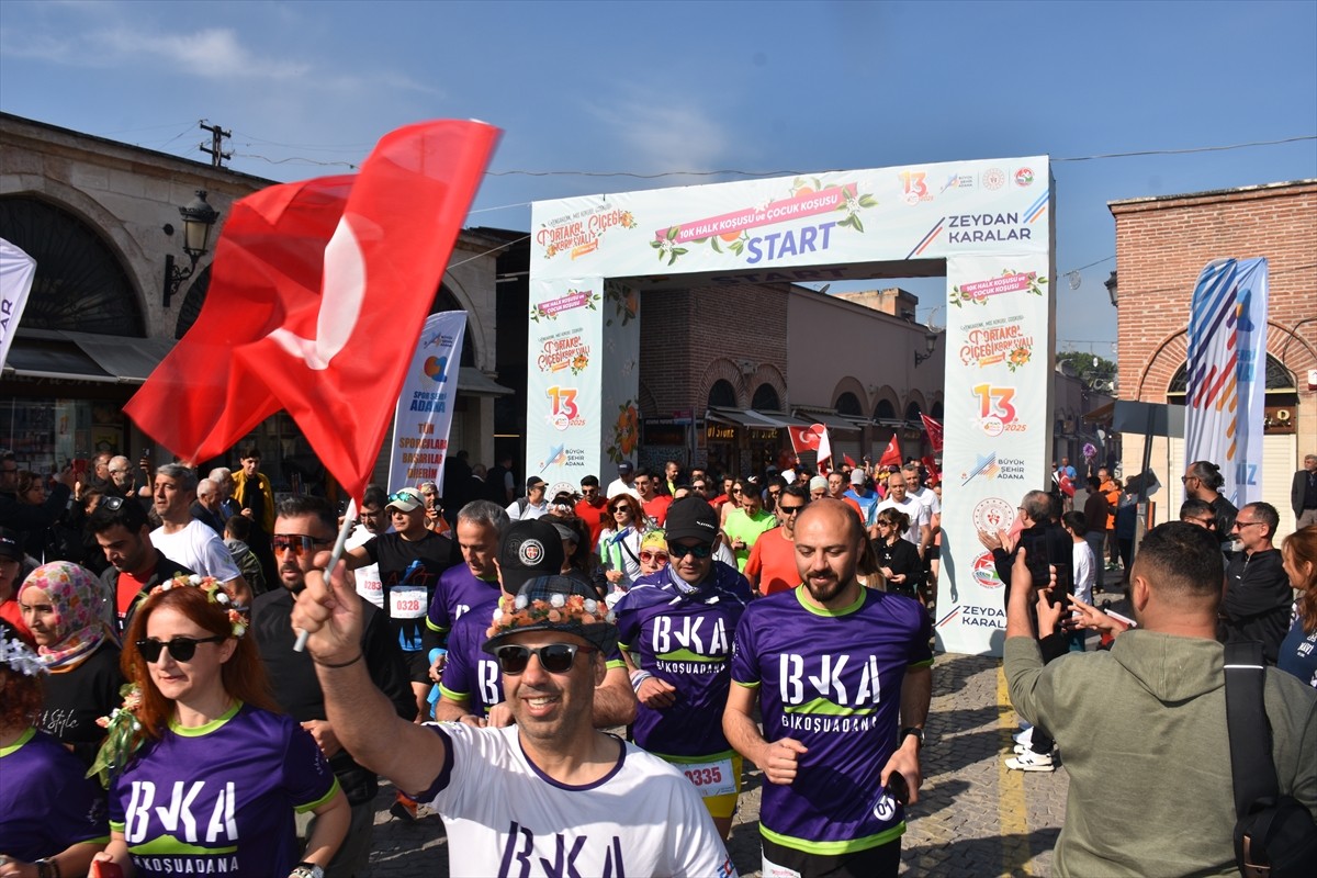 Adana'da düzenlenen 13. Uluslararası Portakal Çiçeği Karnavalı kapsamında halk ve çocuk koşusu...