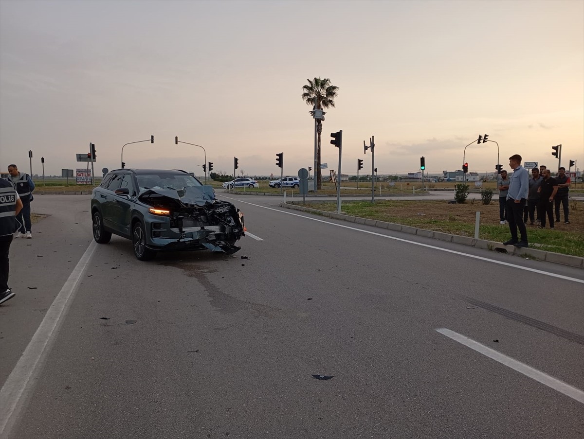 Adana'nın İmamoğlu ilçesinde ciple motosikletin çarpıştığı kazada 2 kişi ağır yaralandı. Kaza...