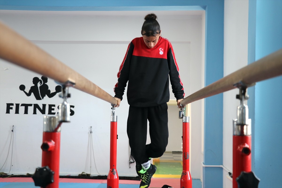 Ağrı’nın Eleşkirt ilçesinde yetenek taramasıyla keşfedilen güreşçi çocuklar uluslararası arenada...