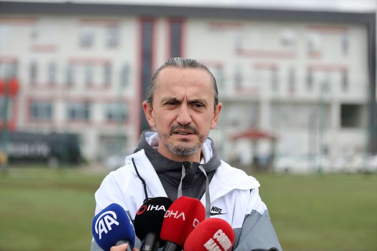 Ahlatcı Çorum FK Teknik Direktörü Tuncay Şanlı, kulüp tesislerinde düzenlediği basın toplantısında...