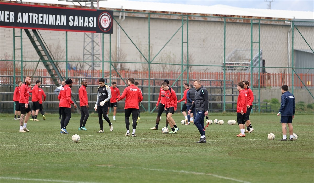 Ahlatcı Çorum FK, Trendyol 1. Lig'in 32. haftasında sahasında oynayacağı Esenler Erokspor maçının...