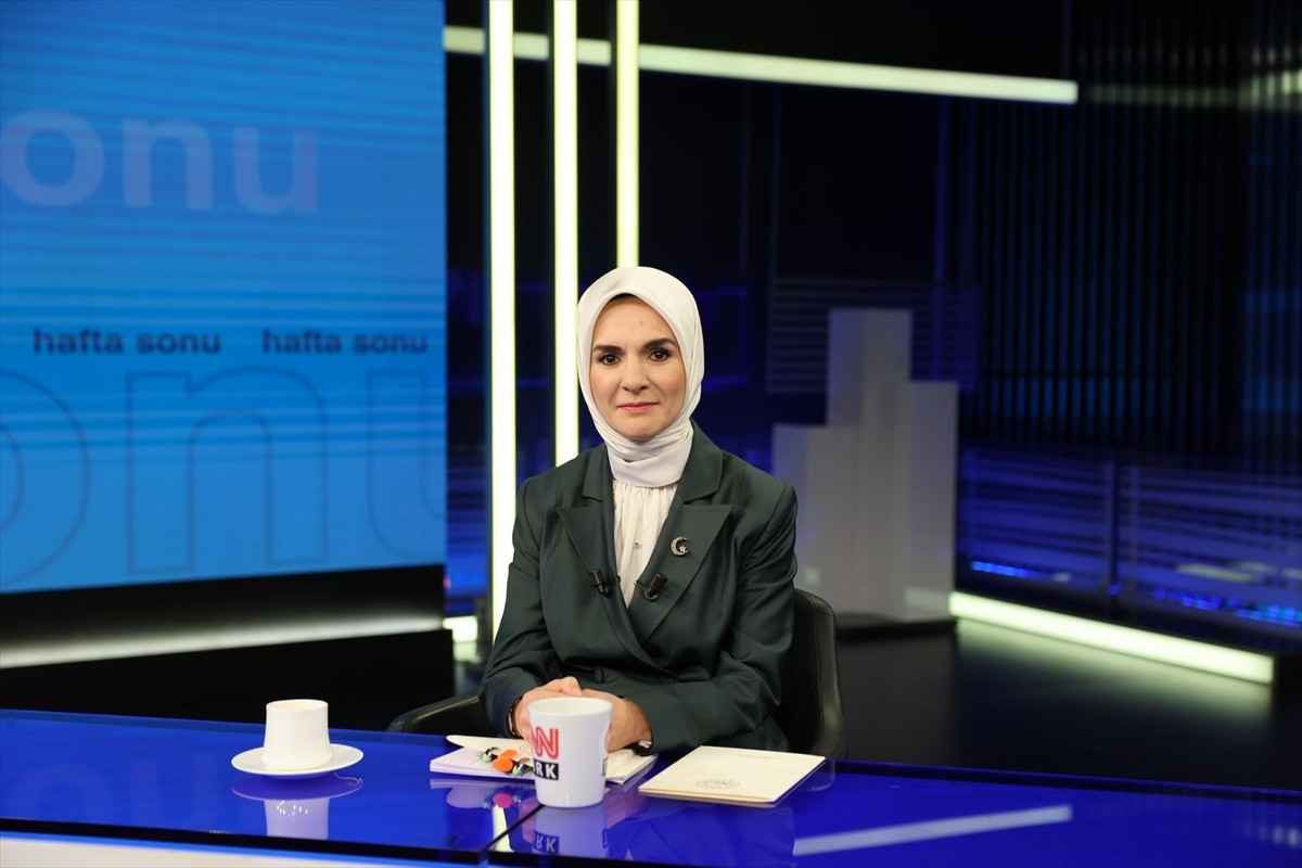 Aile ve Sosyal Hizmetler Bakanı Mahinur Özdemir Göktaş, CNN Türk'te katıldığı "Hafta sonu"...