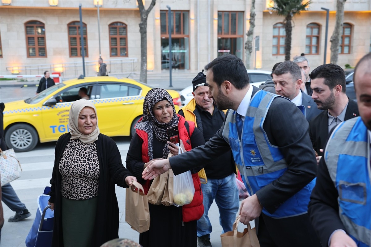AK Parti İstanbul İl Başkanlığı, ramazan boyunca dayanışma ve kardeşlik ruhunu hissettirmek için...