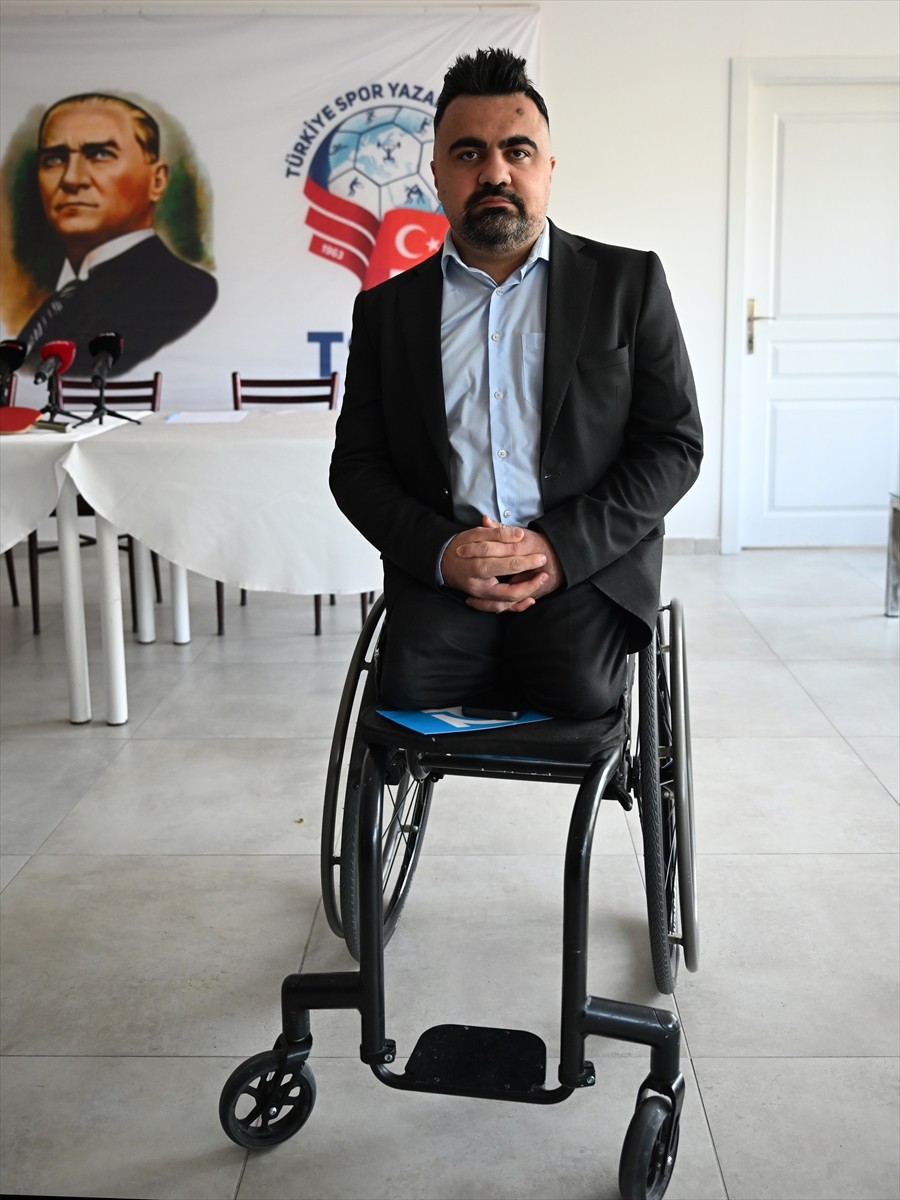 Aktif sporculuk kariyerini noktalayan eski milli para masa tenisçi Nesim Turan, TSYD Ankara...