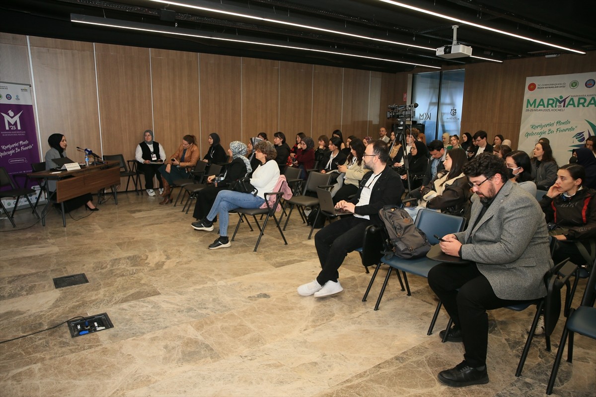 Anadolu Ajansı (AA), Kocaeli Üniversitesi (KOÜ) ev sahipliğinde düzenlenen Marmara Kariyer...
