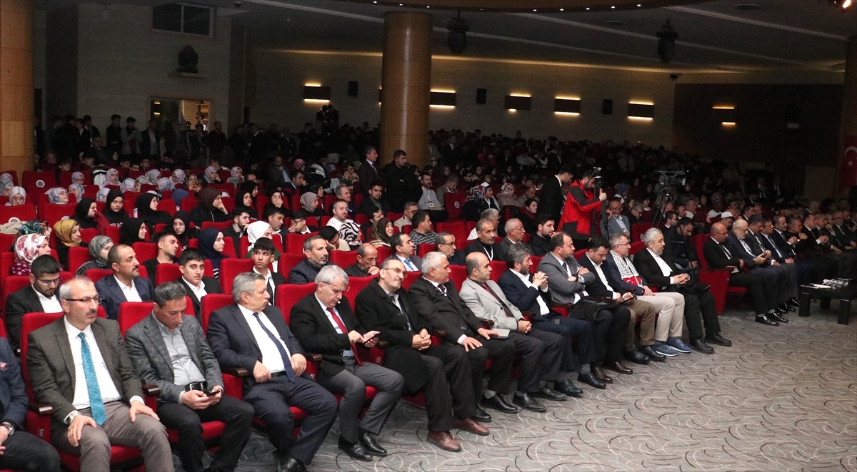 Anadolu İmam Hatip liseleri ve ortaokulları arasında düzenlenen "Genç Muhafızlar Hafızlık...