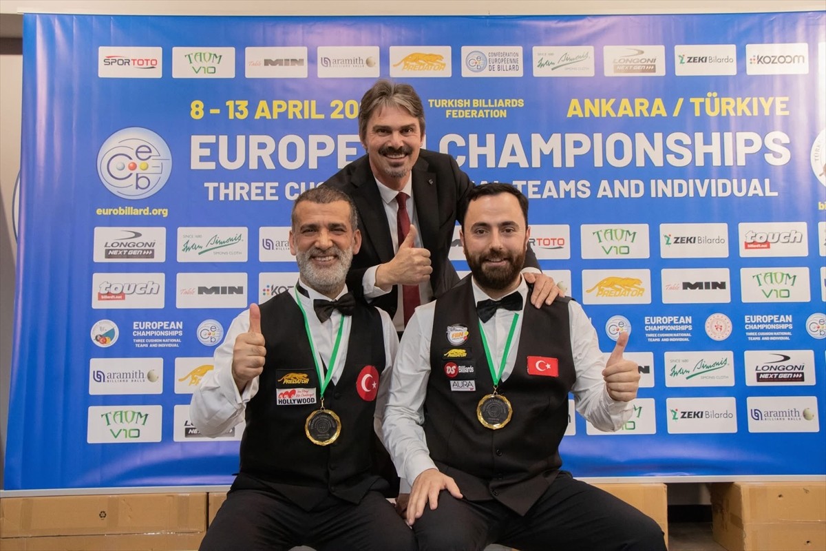 Ankara'da düzenlenen 3 Bant Bilardo Milli Takımlar Avrupa Şampiyonası'nda Tayfun Taşdemir (solda)...