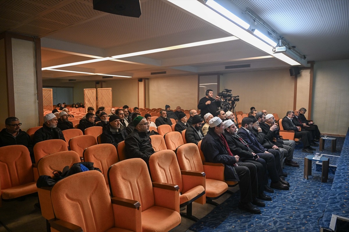 Ankara'da, "Büyükşehirde Aile Olmak Konferansı" düzenlendi.