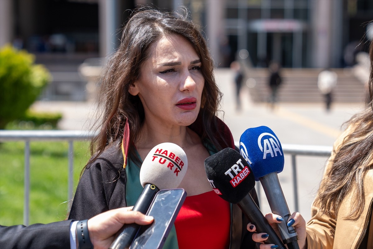 Ankara'nın Keçiören ilçesinde okula giderken sahipsiz köpeklerin saldırdığı Tunahan Yılmaz'ın ağır...