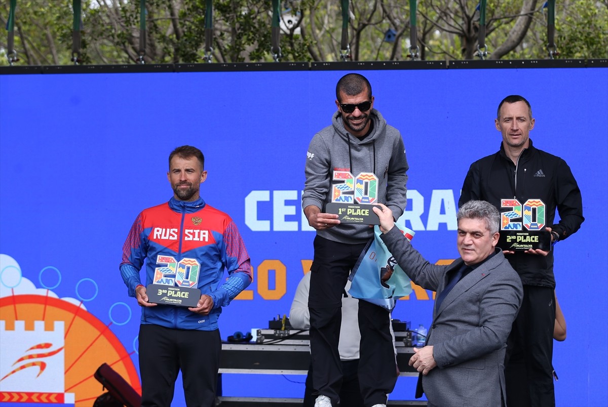 Antalya'da 65 ülkeden 1800'ü yabancı yaklaşık 10 bin sporcunun katılımıyla düzenlenen 20....