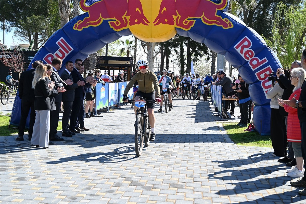 Antalya'da bu yıl üçüncüsü düzenlenen Trans Taurus Dağ Bisikleti Etap Yarışları, sıralama turuyla...