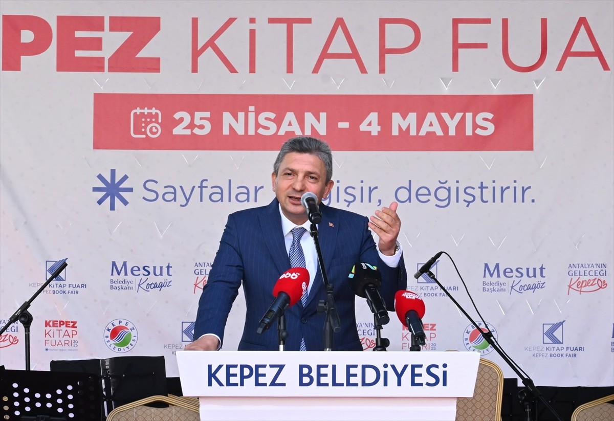 Antalya'da, Kepez Belediyesinin ev sahipliğinde düzenlenen 6. Kepez Kitap Fuarı kapılarını açtı....