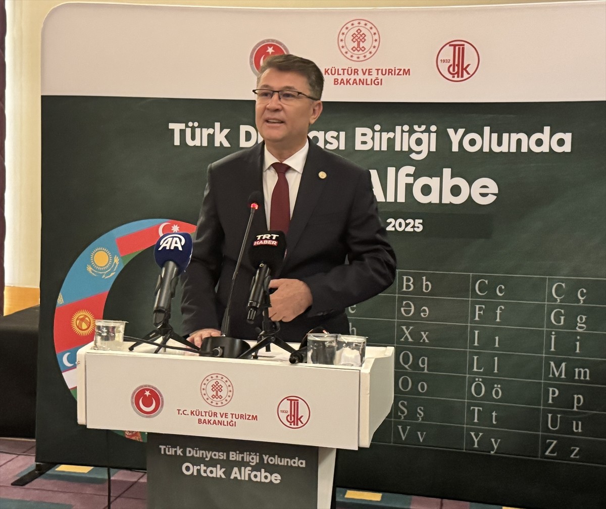 Antalya'da Türk Dil Kurumu (TDK) tarafından düzenlenen "Türk Dünyası Birliği Yolunda Ortak Alfabe...
