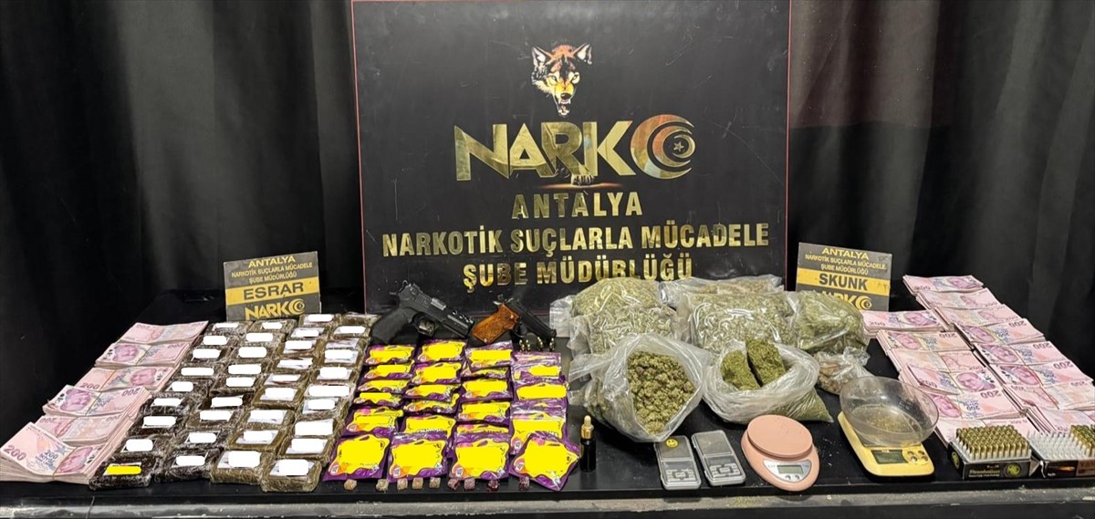 Antalya'da uyuşturucu ticareti yaptıkları iddiasıyla gözaltına alınan 37 şüpheliden 20'si...