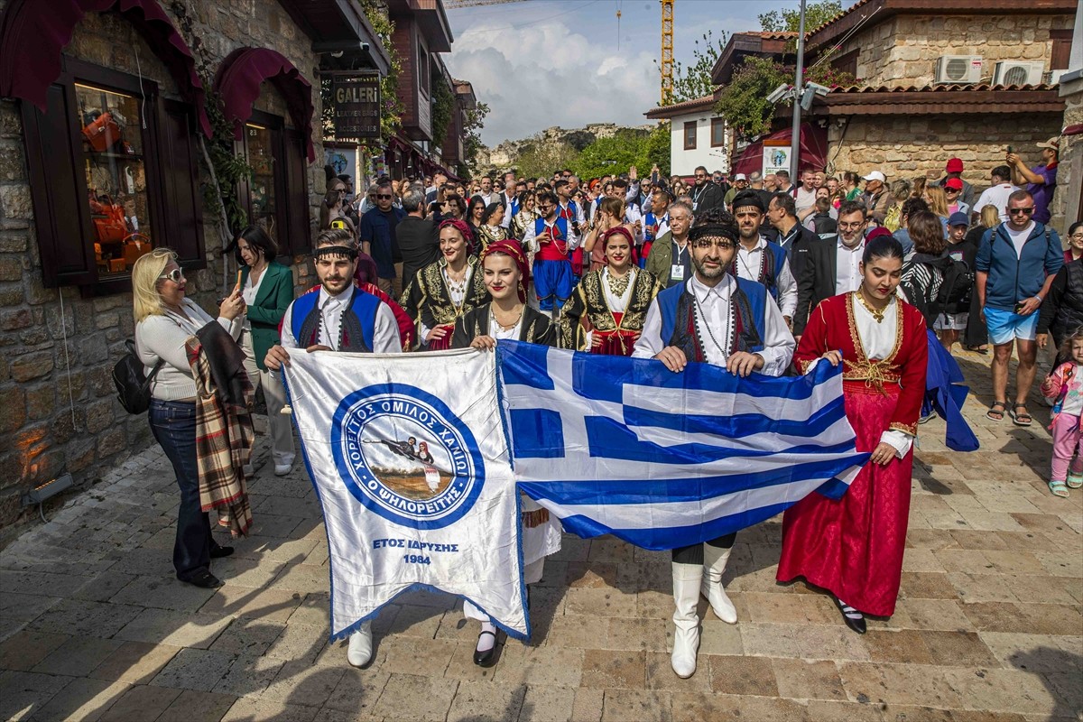 Antalya'nın Manavgat ilçesinde düzenlenen Uluslararası Manavgat "Girit'ten Side'ye Kültür ve...