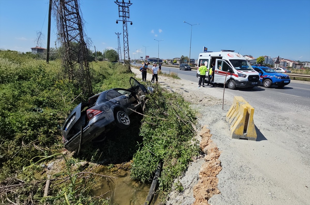 Antalya'nın Manavgat ilçesinde otomobilin kanala devrilmesi sonucu 2 kişi yaralandı. İhbar üzerine...