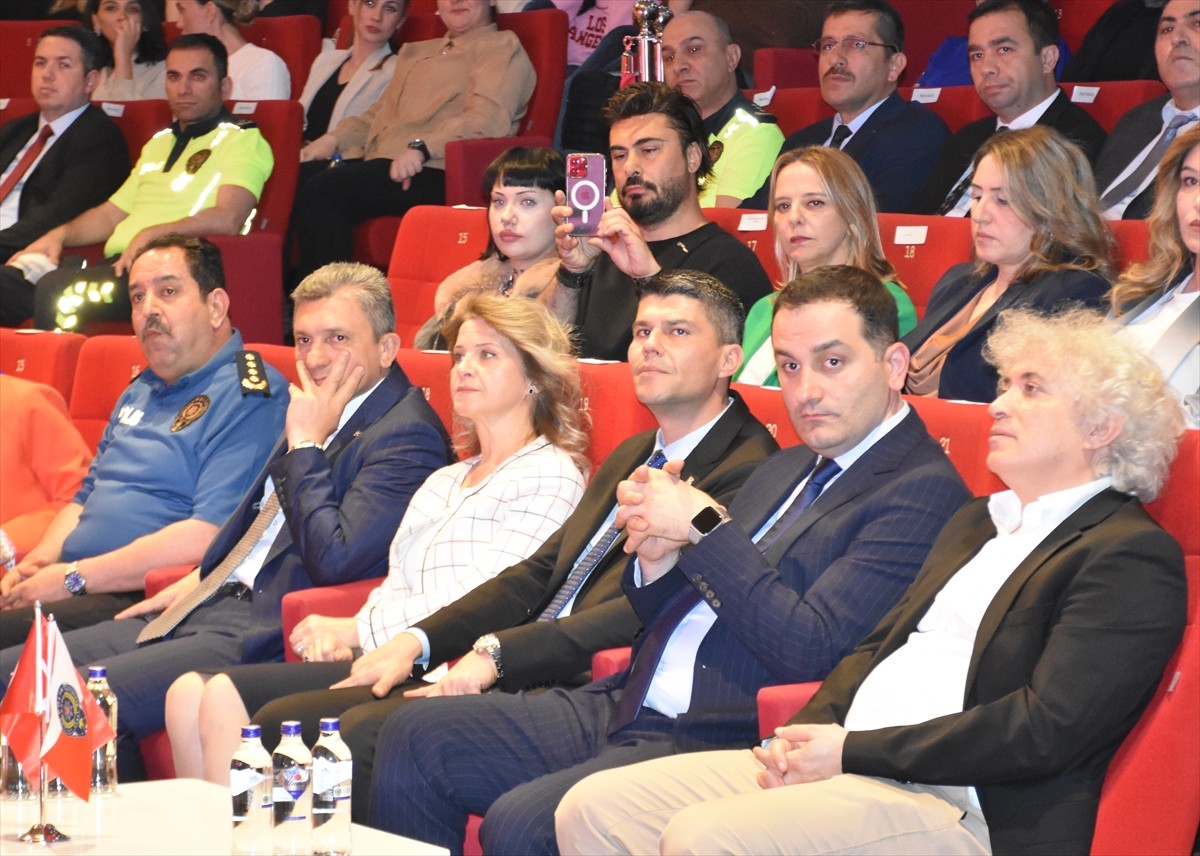 Antalya Emniyet Müdürlüğü tarafından Erdem Beyazıt Kültür Merkezi'nde "En İyi Narkotik Polisi:...