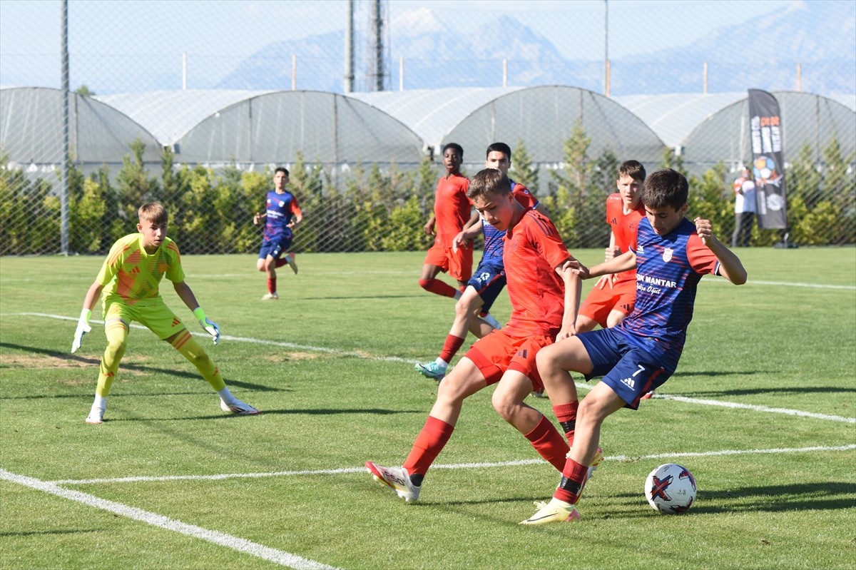 Antalya Valiliğinin himayesinde, Antalya Büyükşehir Belediyesinin ev sahipliğinde, Gençlik ve Spor...