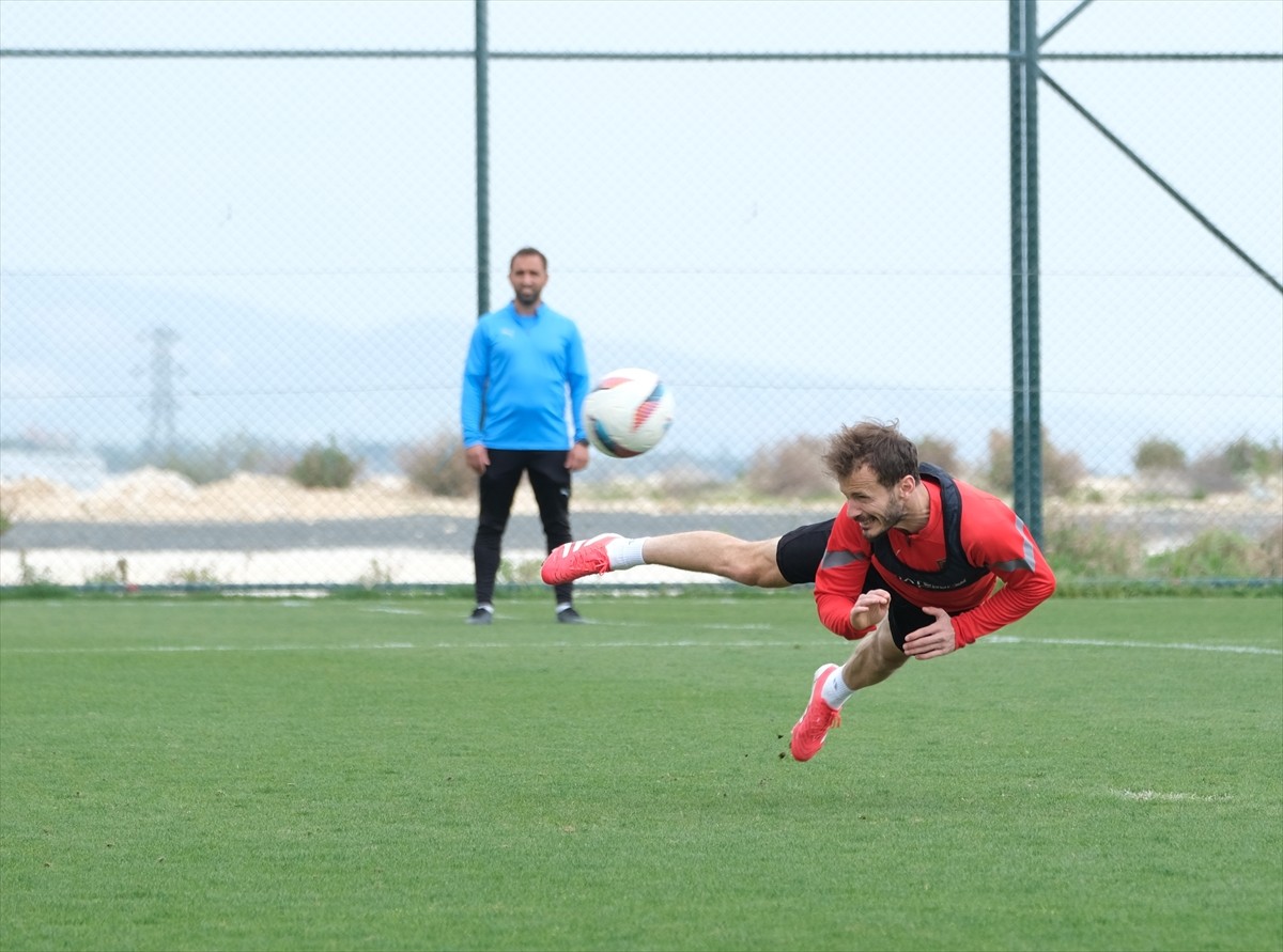 Atakaş Hatayspor, Trendyol Süper Lig'in 30. haftasında sahasında ikas Eyüpspor ile oynayacağı...