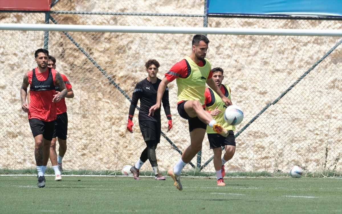 Atakaş Hatayspor, Trendyol Süper Lig'in 33. haftasında deplasmanda Beşiktaş ile yapacağı maçın...