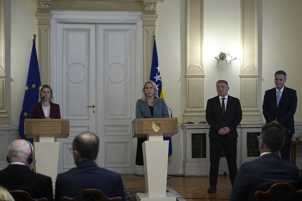 Avrupa Birliği (AB) Dış İlişkiler ve Güvenlik Politikası Yüksek Temsilcisi Kaja Kallas (solda)...