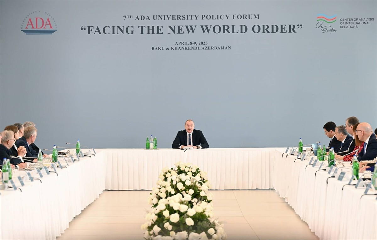 Azerbaycan Cumhurbaşkanı İlham Aliyev, Bakü'de, ADA Üniversitesi'nde düzenlenen, 44 ülkeden 80'den...