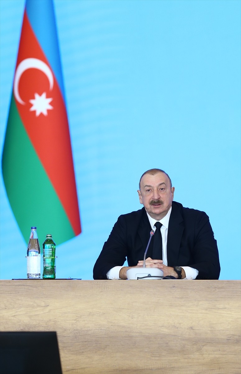 Azerbaycan Cumhurbaşkanı İlham Aliyev (ortada), Bakü'de düzenlenen Güney Gaz Koridoru 11. Danışma...