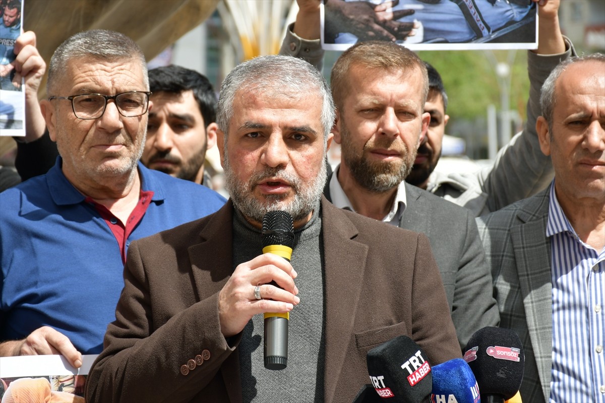 Batman'da basın mensupları, Gazze'de gazetecilerin öldürülmesi nedeniyle İsrail'e tepki gösterdi....