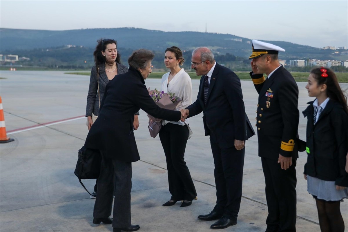 Birleşik Krallık Kraliyet Prensesi Anne (solda), Çanakkale Kara Savaşları'nın 110. yıl dönümü anma...