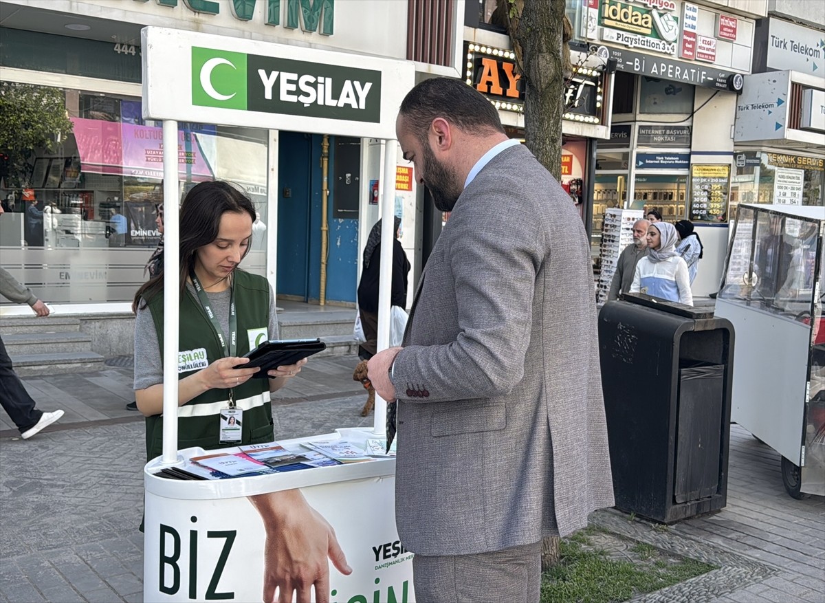 Bolu'da Yeşilay tarafından düzenlenen etkinlikte, sigara ve internet bağımlılığı düzeyini öğrenmek...
