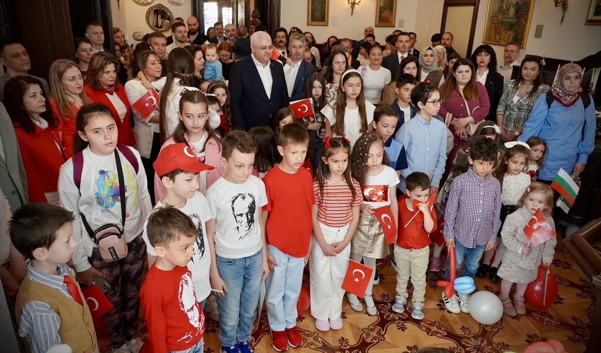 Bulgaristan'da 23 Nisan Ulusal Egemenlik ve Çocuk Bayramı dolayısıyla Türkiye'nin Sofya...