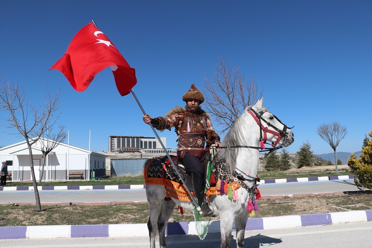 Burdur Mehmet Akif Ersoy Üniversitesinde ilk kez düzenlenen "Yörük Çalıştayı", temsili Yörük...