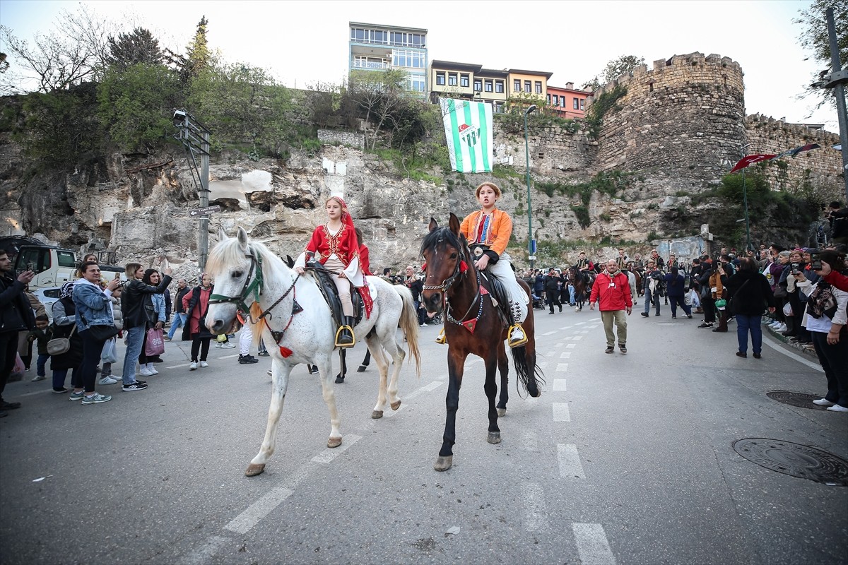 Bursa'nın fethinin 699'uncu yıl dönümü dolayısıyla bu yıl 20'ncisi düzenlenen Osman Gazi'yi Anma...